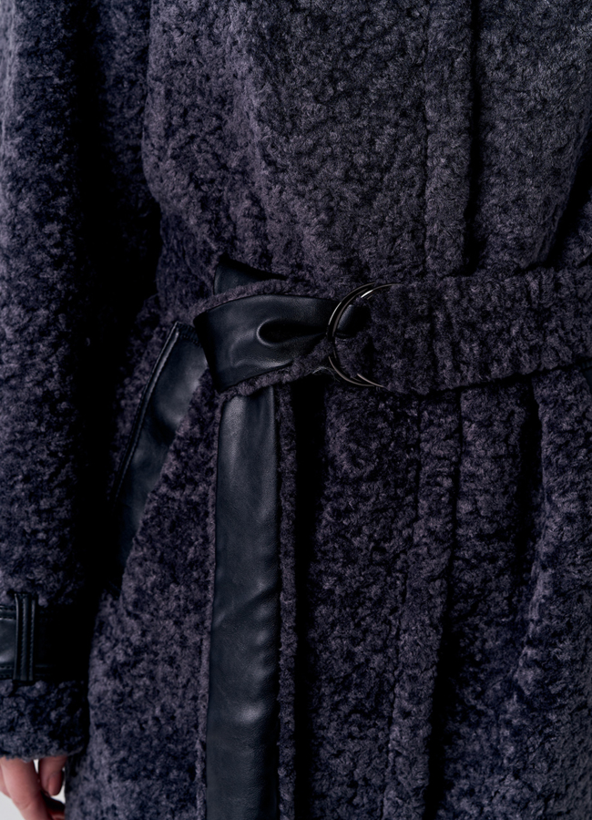 Удлиненное пальто из эко меха с капюшном серого цвета модель № 21779 универмаг малина