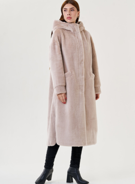 Длинное пальто из эко меха