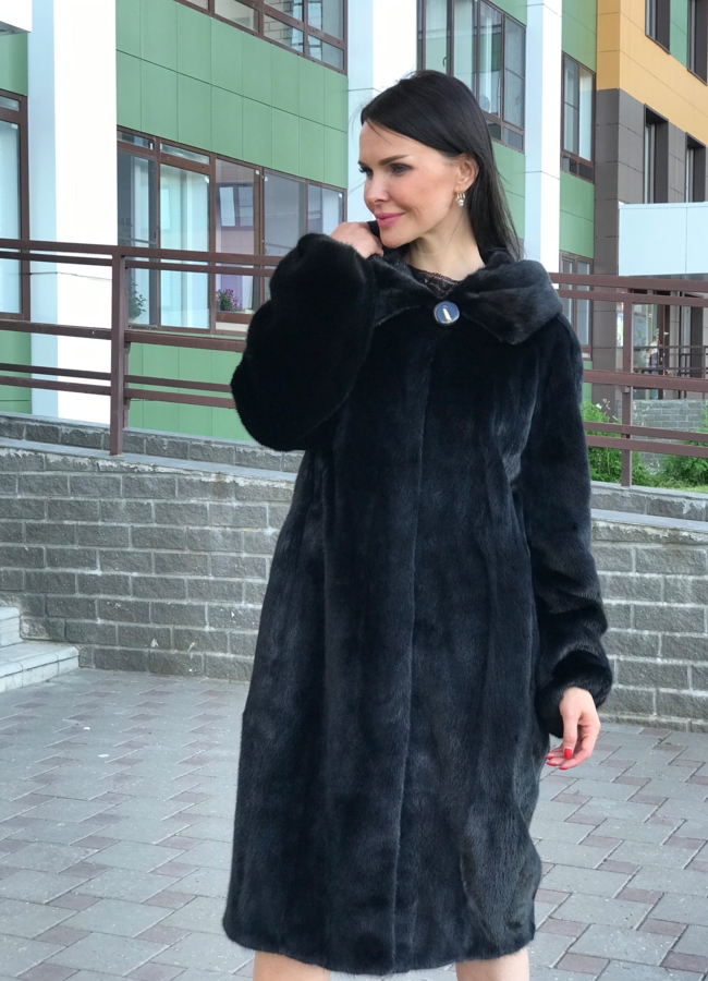 Шуба из норки с капюшоном, фасон баллон, цвет черный модель № 17320M в кредит
