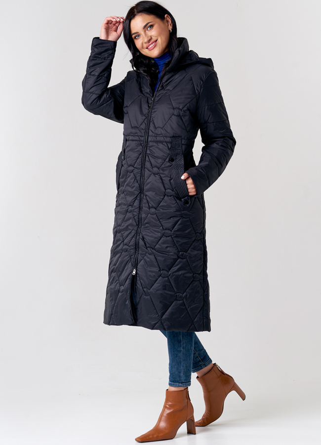 Утепленное женское пальто черного цвета модель № 21582 меха малина