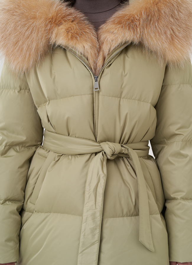 Пуховик с отделкой капюшона из меха лисы модель № 25368 универмаг малина