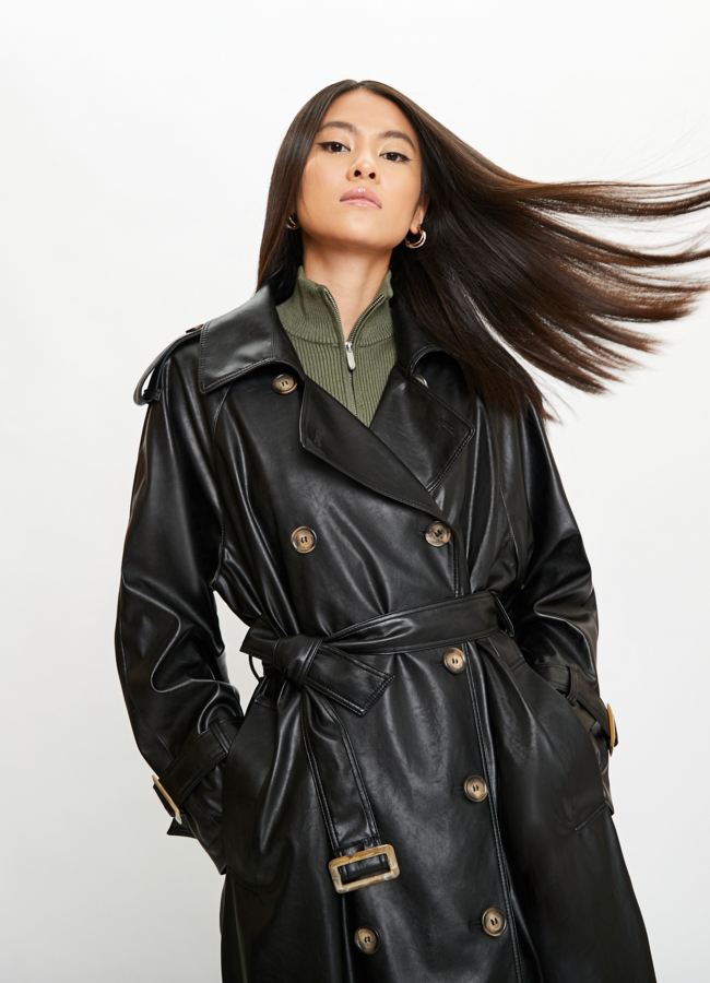 фото Женский плащ из эко кожи черного цвета Electra Style модель № 22267