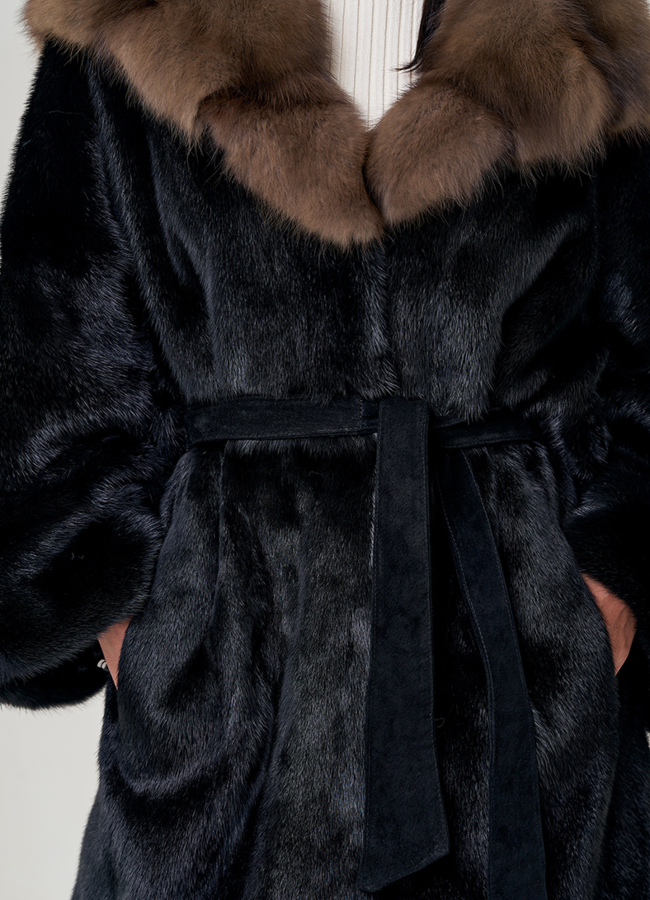Женская шуба с капюшоном из куницы модель № 23096 в рассрочку