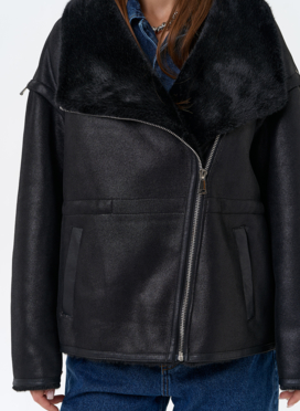 Женская дубленка из эко замши в черном цвете