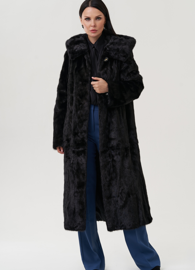 Шуба черного цвета с капюшоном модель № 25476 универмаг малина