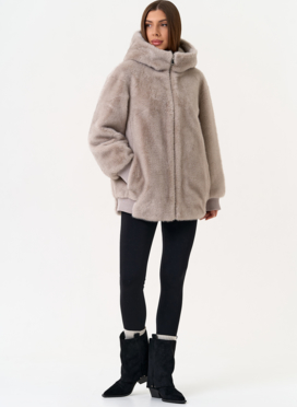 Женская куртка из эко меха с капюшоном Женская куртка из эко меха с капюшоном