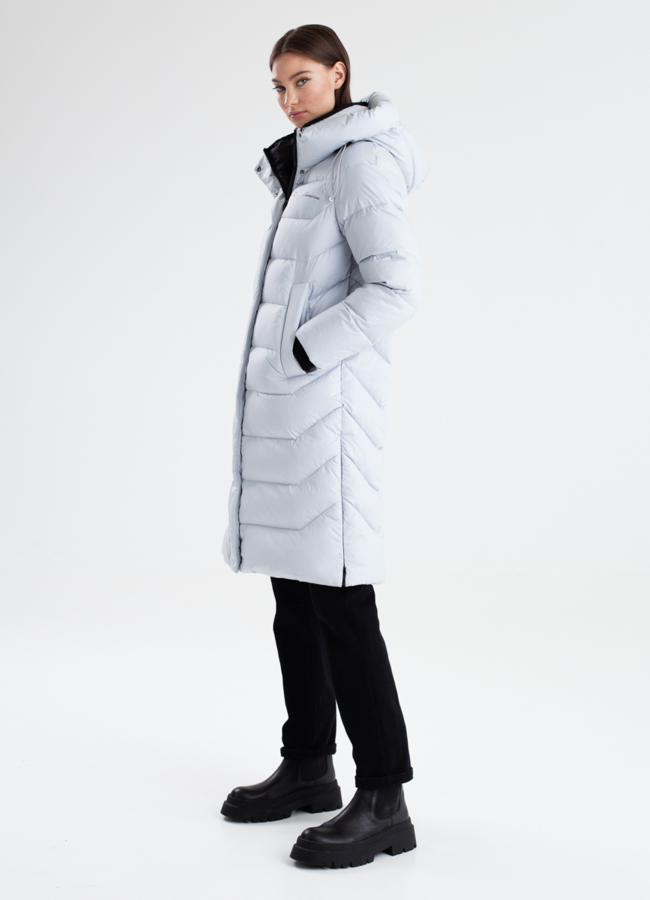 Женский пуховик светло-серого цвета модель № 23349 в рассрочку