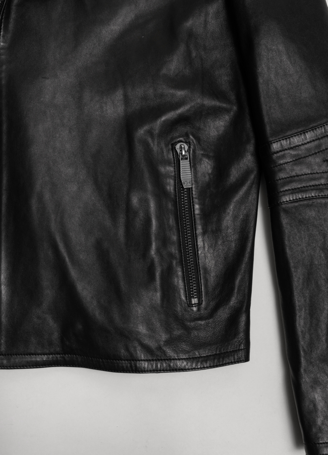 Куртка кожаная черного цвета модель № 21156 в рассрочку