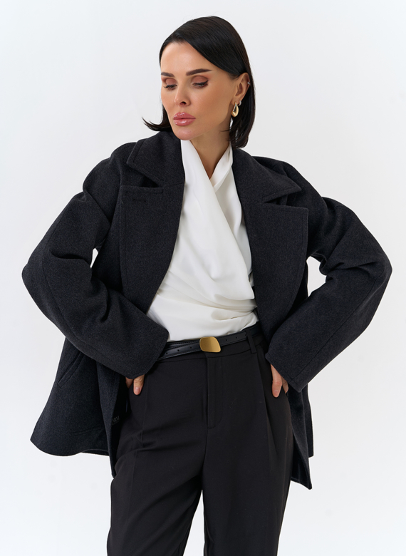 Женское укороченное пальто с английским воротником