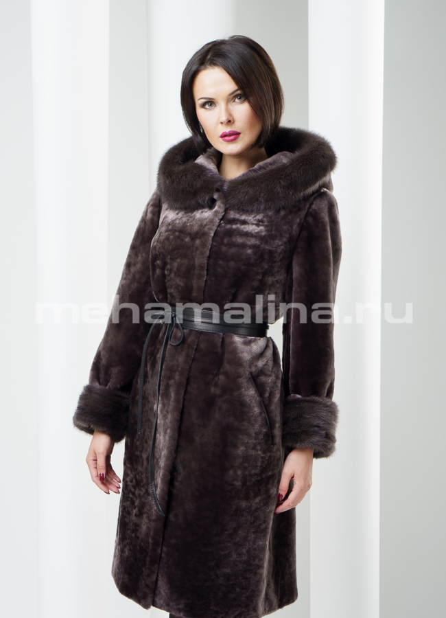 Шуба астраган с капюшоном, цвет каштан модель № S-224 меха малина
