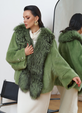 Короткая шуба из норки с мехом из чернобурки