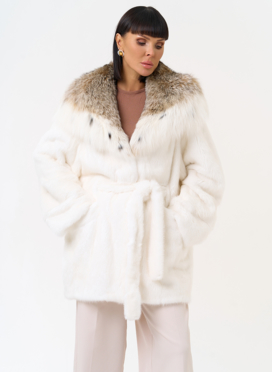 Женская шуба из меха норки с капюшоном из меха рыси