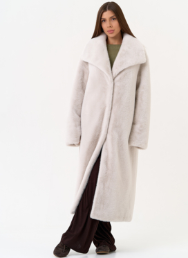 Длинная шуба из эко меха с отложным воротником Длинная шуба из эко меха с отложным воротником