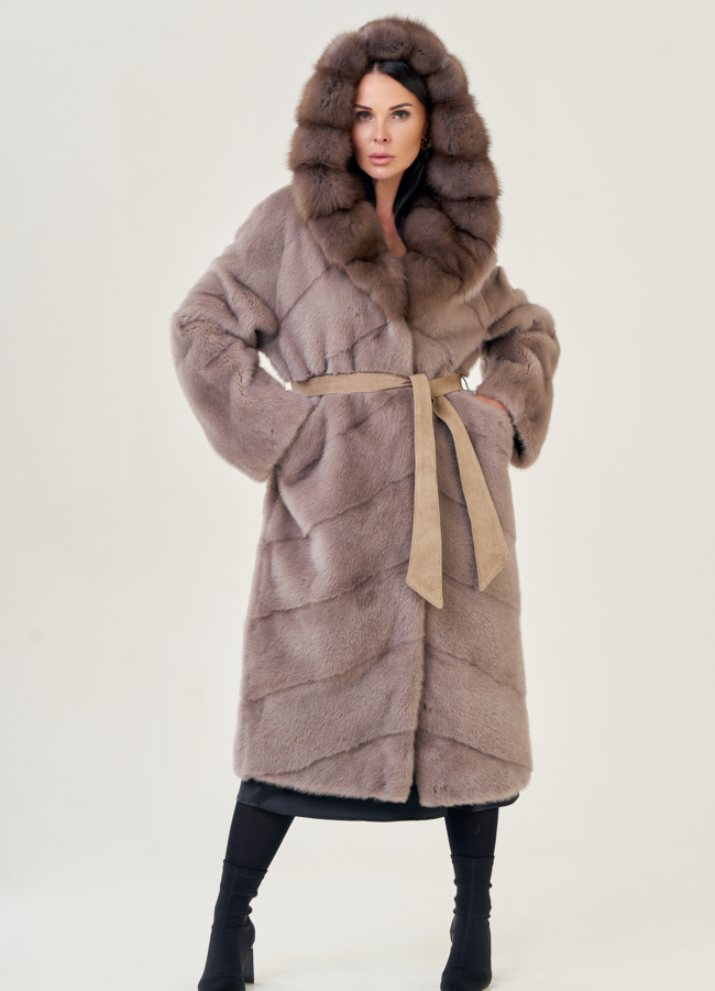 Удлиненная норковая шуба с капюшоном и отделкой из куницы модель № 23098 меха малина