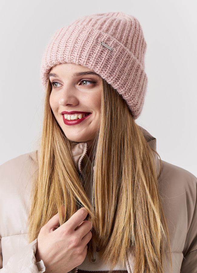 фото Шапка женская розового цвета модель № 21747