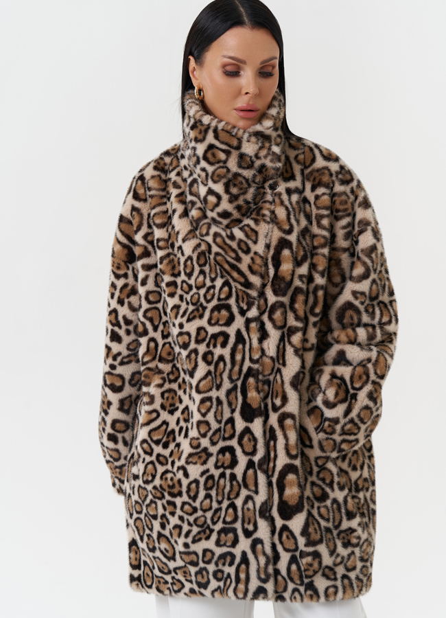 Пальто из эко меха с анималистичным принтом модель № 28555 в рассрочку