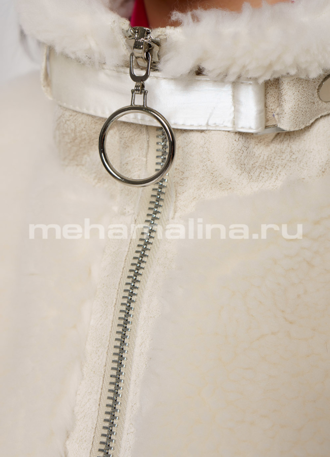 Белый пуховик с накладными карманами на молнии модель № 2310 универмаг малина