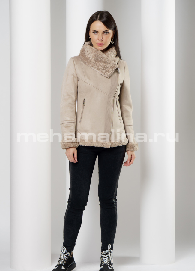 фото Укороченная дубленка бежевого цвета на молнии модель № 9180