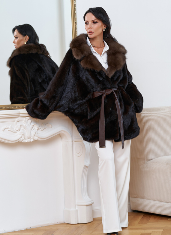 Женская шуба из меха норки с воротником из меха куницы