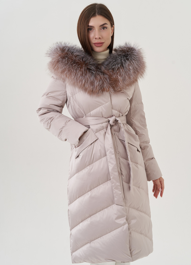 Женский пуховик с капюшоном модель № 25366 меха малина