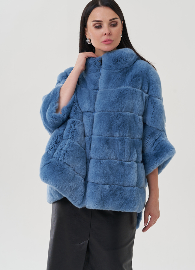 Укороченная шуба голубого цвета из меха кролика модель № 25319 универмаг малина