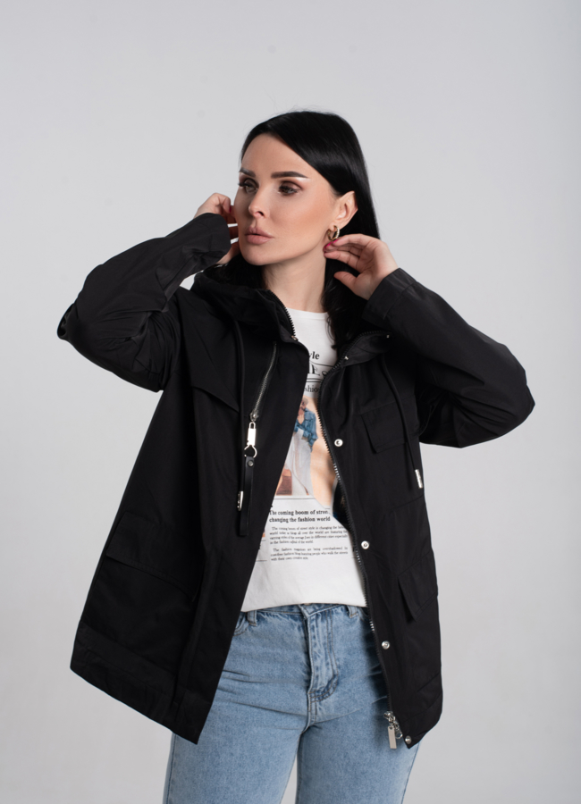 Ветровка женская черного цвета с капюшоном  модель № 21232 в кредит