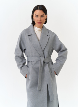 Женское пальто с английским воротником