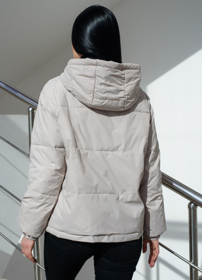 Женская куртка светло-бежевого цвета  модель № 22588 универмаг малина