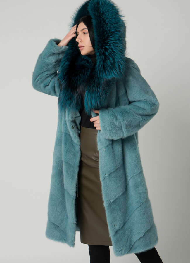 Светлая норковая шуба с капюшоном из чернобурки модель № 1602 меха малина