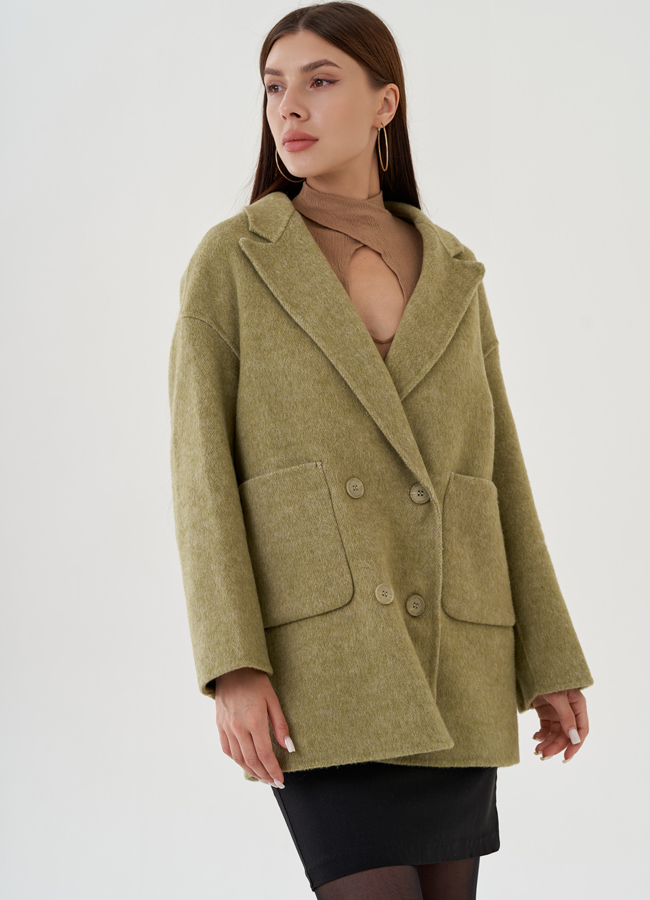 Укороченное двубортное пальто в зеленом цвете модель № 81427 универмаг малина