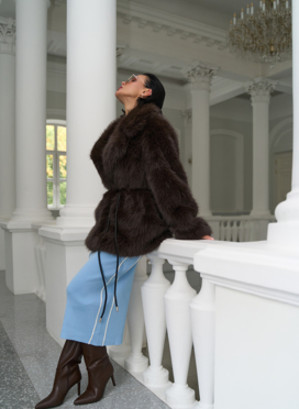 Женская шуба из эко меха с английским воротником Женская шуба из эко меха с английским воротником