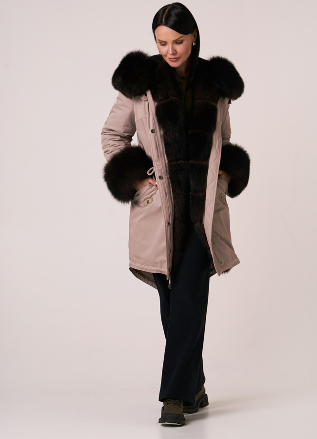 Парка бежевого цвета с мехом из песца модель № 97026 меха малина