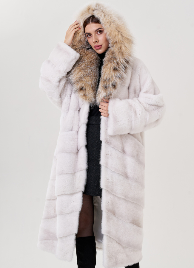 Белая шуба из норки с рысью модель № 23120 в рассрочку