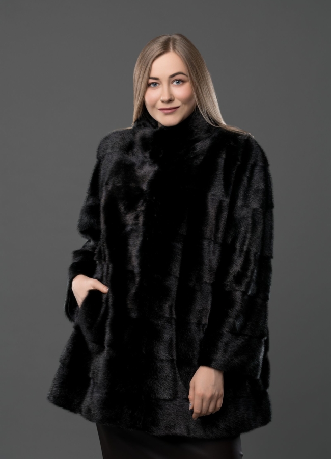фото Норковая шуба черного цвета в поперечном раскладе со стойкой модель № S-773