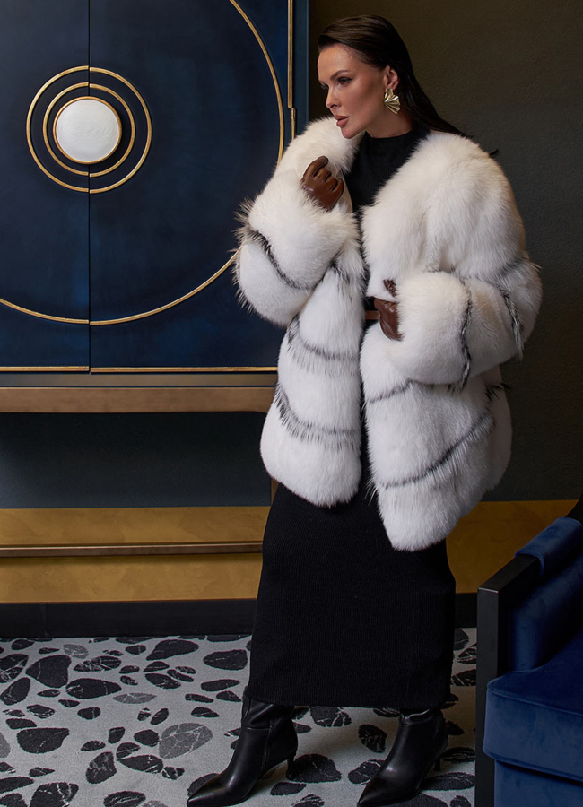 Шуба из меха лисы белого цвета модель № 27615 меха малина