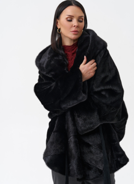 Шуба с капюшоном и норки Шуба с капюшоном и норки