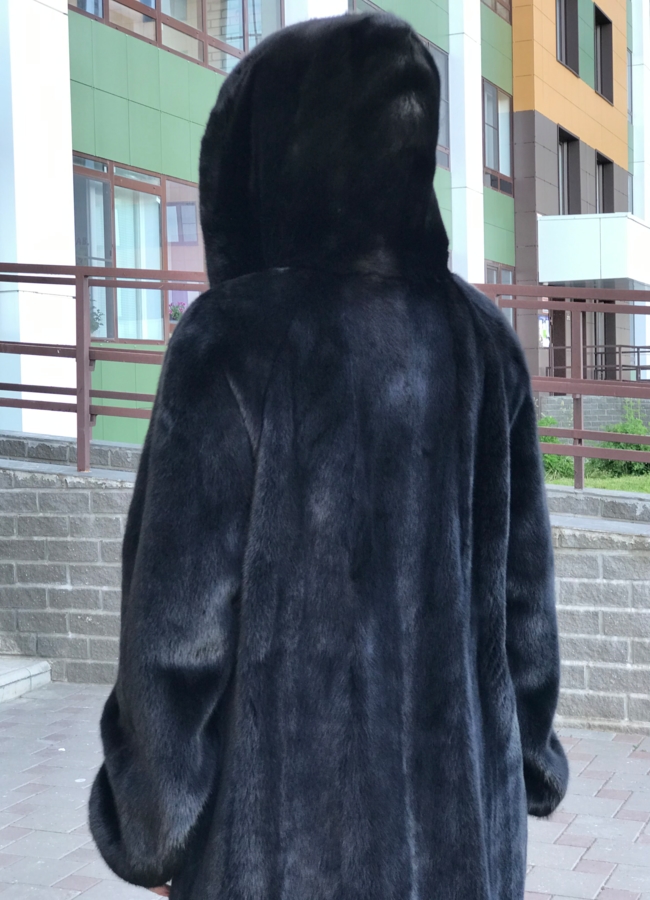 фото Шуба из норки с капюшоном, фасон баллон, цвет черный модель № 17320M