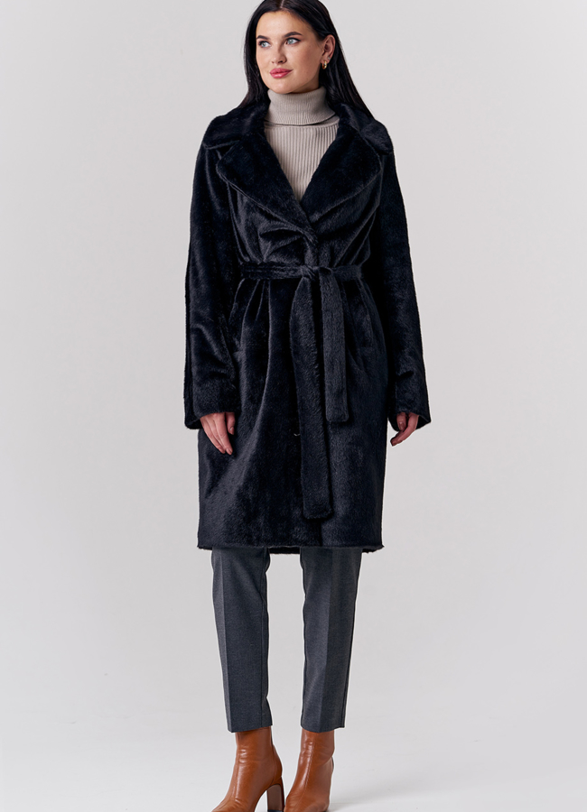 Шуба из экомеха черного цвета с английским воротником модель № 21874 в рассрочку