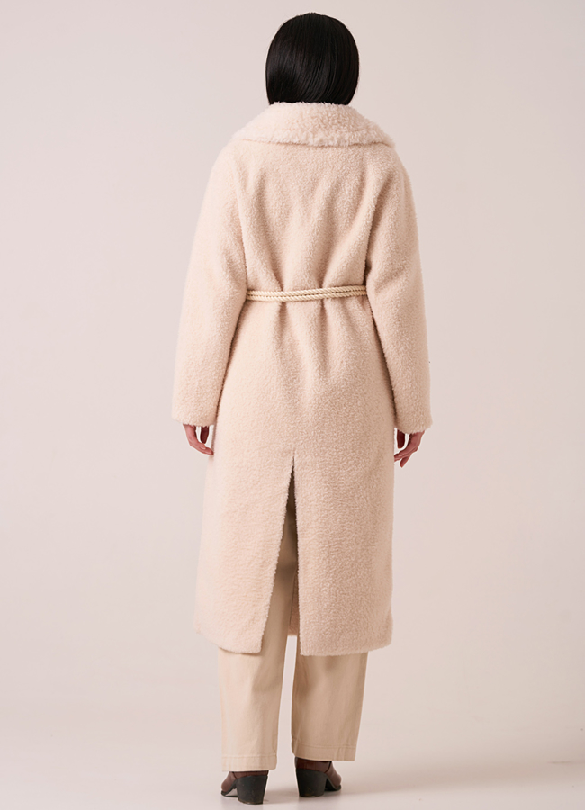 Светлая  шуба из овечьей шерсти на пуговицах с поясом модель № 18414 в кредит