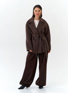 Женское укороченное пальто с поясом