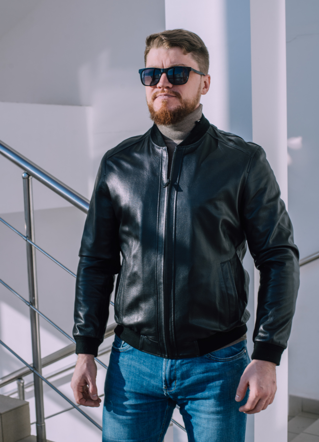 Мужская кожаная куртка синего цвета модель № W256 меха малина