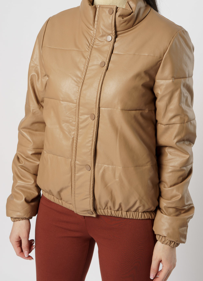 Утепленная куртка из эко кожи бежевого цвета модель № 20779 универмаг малина