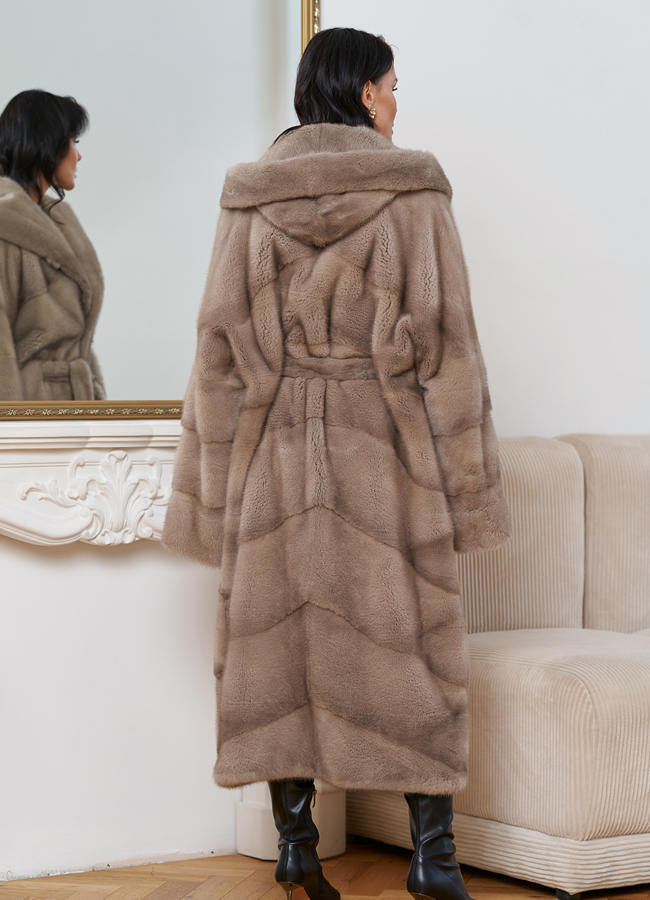 Женская шуба из меха норки с капюшоном  модель № 30672 в кредит