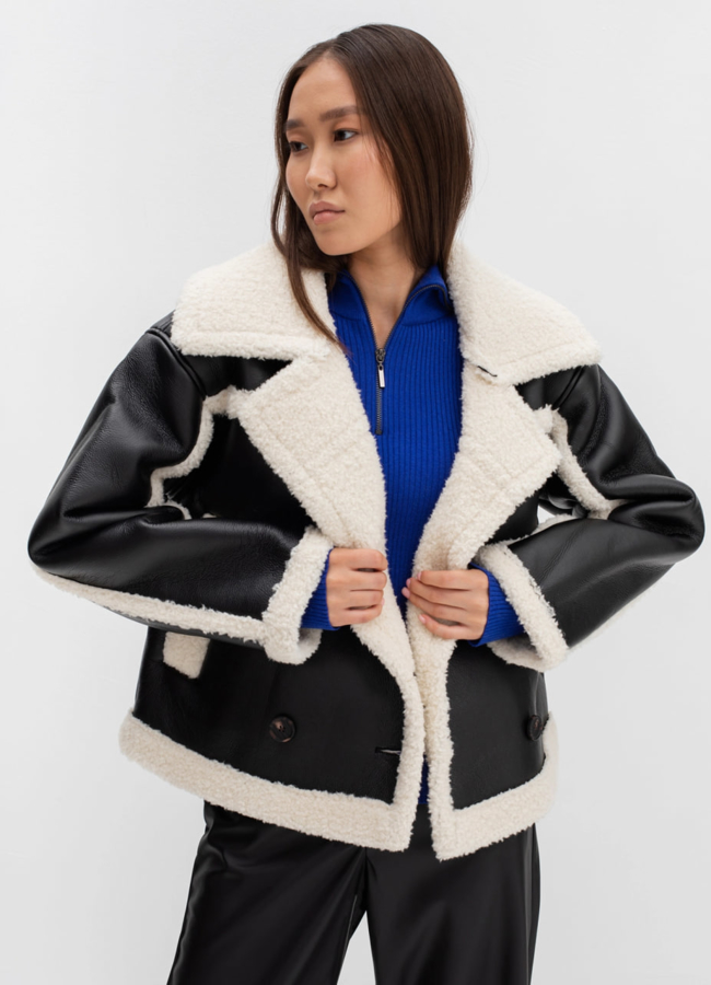 Укороченная дубленка из эко кожи модель № 40211 меха малина