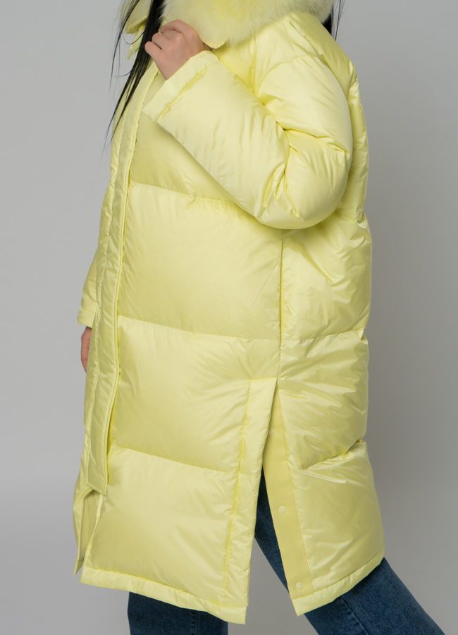 Женский пуховик желтого цвета  модель № 22165 универмаг малина
