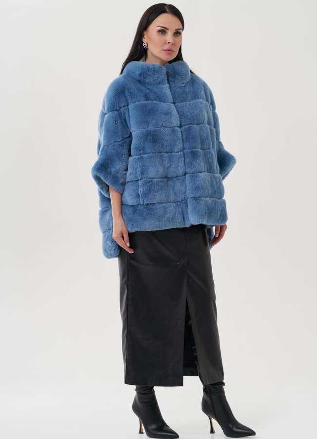 Укороченная шуба голубого цвета из меха кролика модель № 25319 универмаг малина