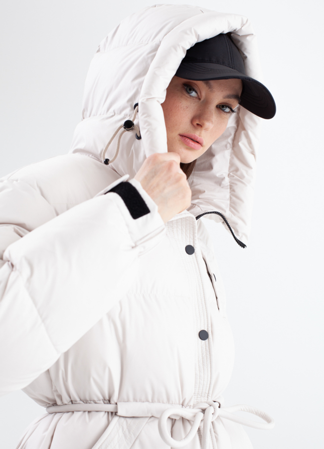 Светлый женский пуховик  модель № 23338 универмаг малина