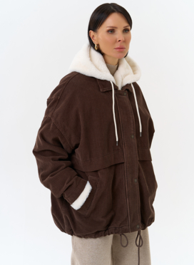 Женская утепленная куртка с отделкой из эко меха