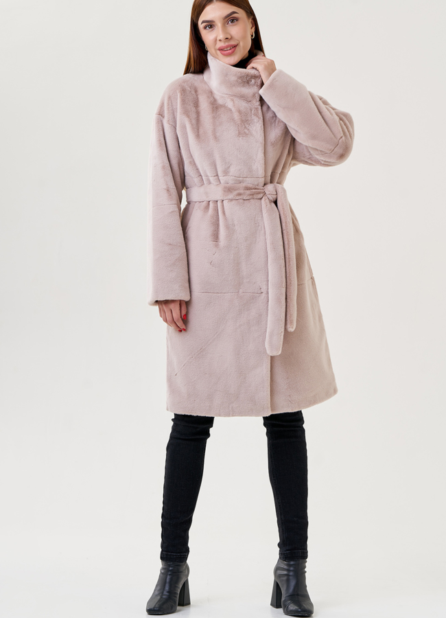 Женское пальто из искусственного меха бежевого цвета  модель № 23536 меха малина