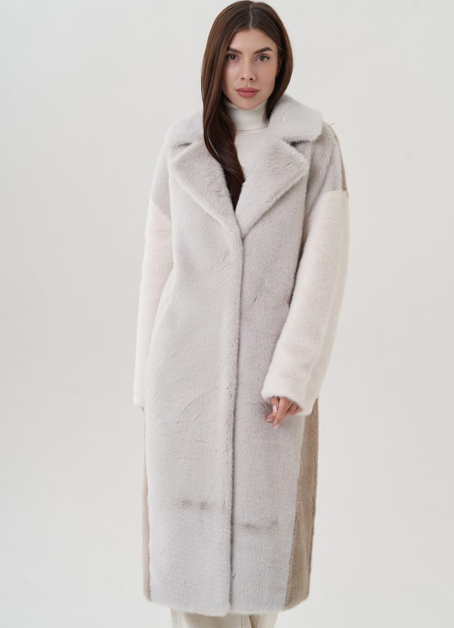 Женское пальто из эко меха в светлых тонах  модель № 25739 меха малина